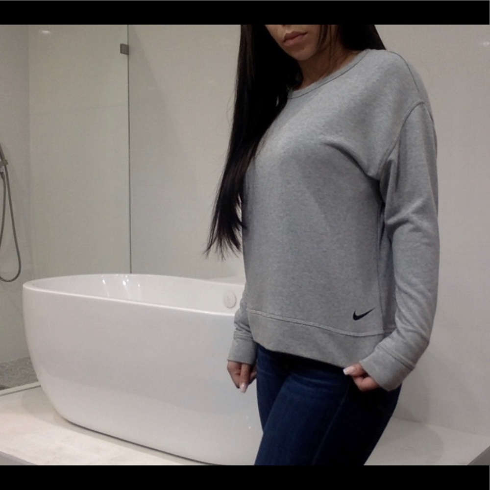Nike women’s crewneck